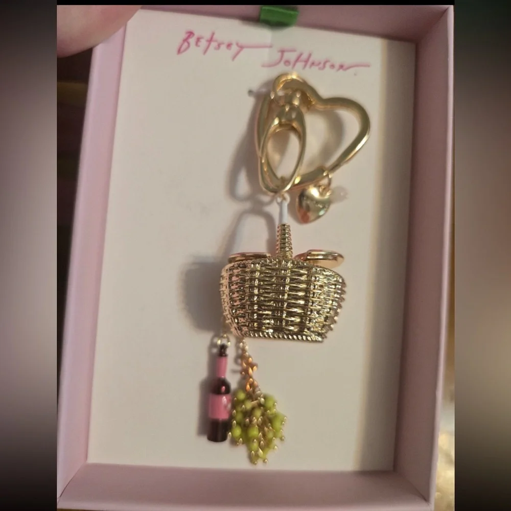 BETSEY JOHNSON Picnic Basket Bag Purse Charm Keychain Wine & Grapes Charms NWT